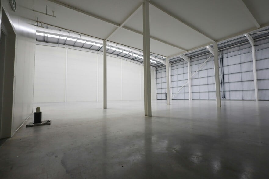 Limberline Rd, Portsmouth to rent - Interior Photo - Image 3 of 38