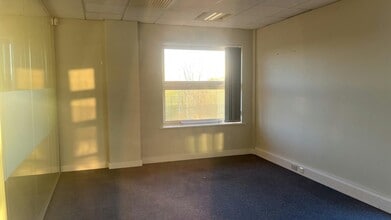 Siskin Pky E, Coventry to rent Interior Photo- Image 2 of 11