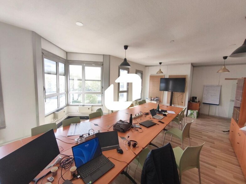 Office in Noisy-le-Grand for sale - Interior Photo - Image 2 of 7