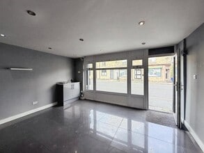 413 Halliwell Rd, Bolton to rent Interior Photo- Image 2 of 7