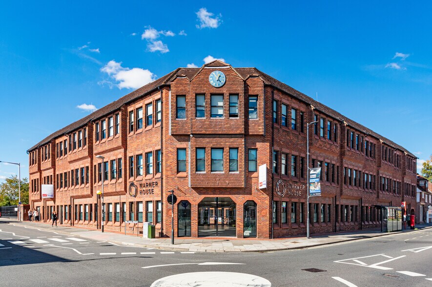 123 Castle, Salisbury to rent - Building Photo - Image 1 of 11