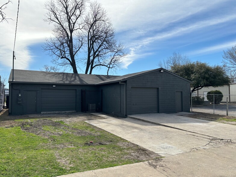 2702 Manor Way, Dallas, TX for sale - Building Photo - Image 1 of 1