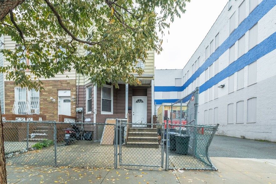 185 Jerome St, Brooklyn, NY for sale - Building Photo - Image 1 of 1