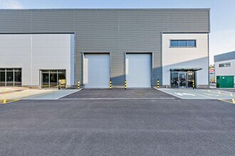 Hall Ave, Ashford to rent Building Photo- Image 1 of 23