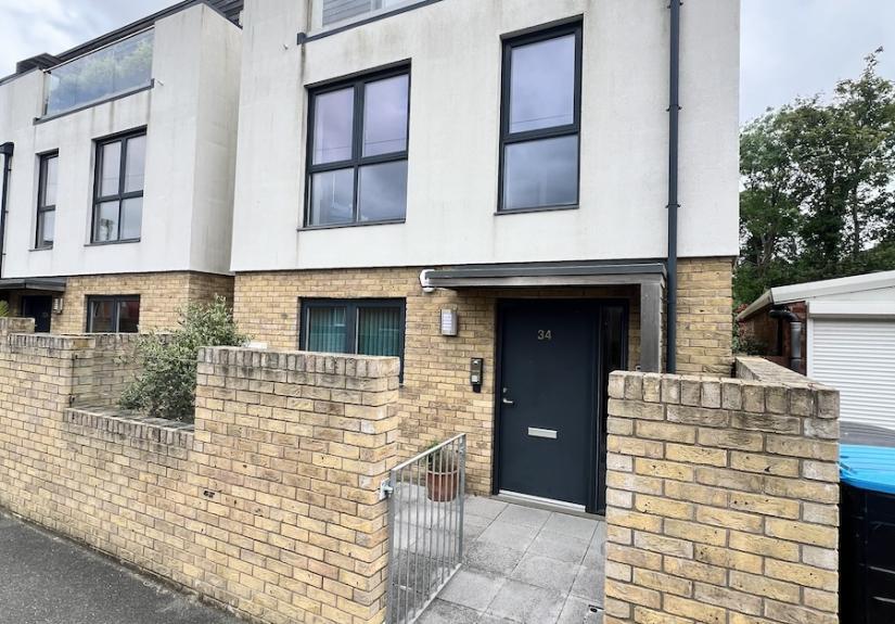 34 Kingsthorpe Rd, Hove for sale Primary Photo- Image 1 of 1