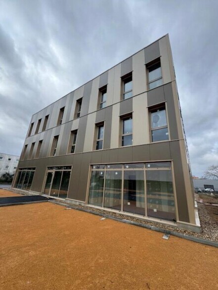 Office in Villefranche-sur-Saône for sale - Building Photo - Image 3 of 3