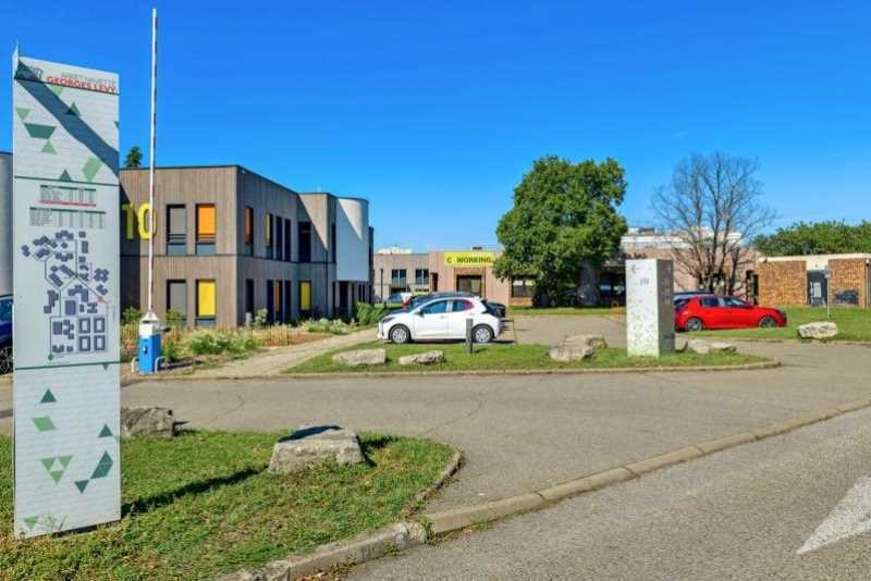 Office in Vénissieux to rent - Building Photo - Image 2 of 22