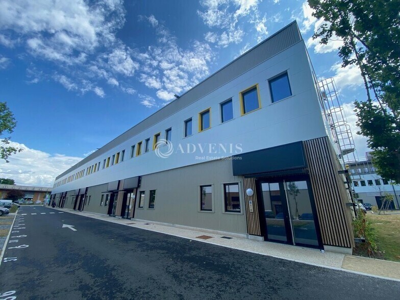 Light Industrial in Fresnes to rent - Building Photo - Image 2 of 11