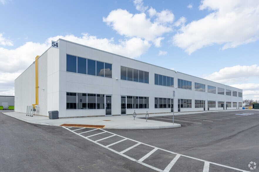 54 Steeles Ave E, Milton, ON for sale - Primary Photo - Image 1 of 1