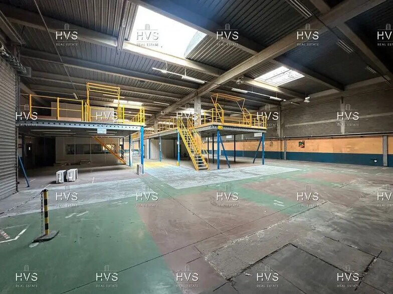 Light Industrial in Vitrolles to rent - Interior Photo - Image 3 of 6