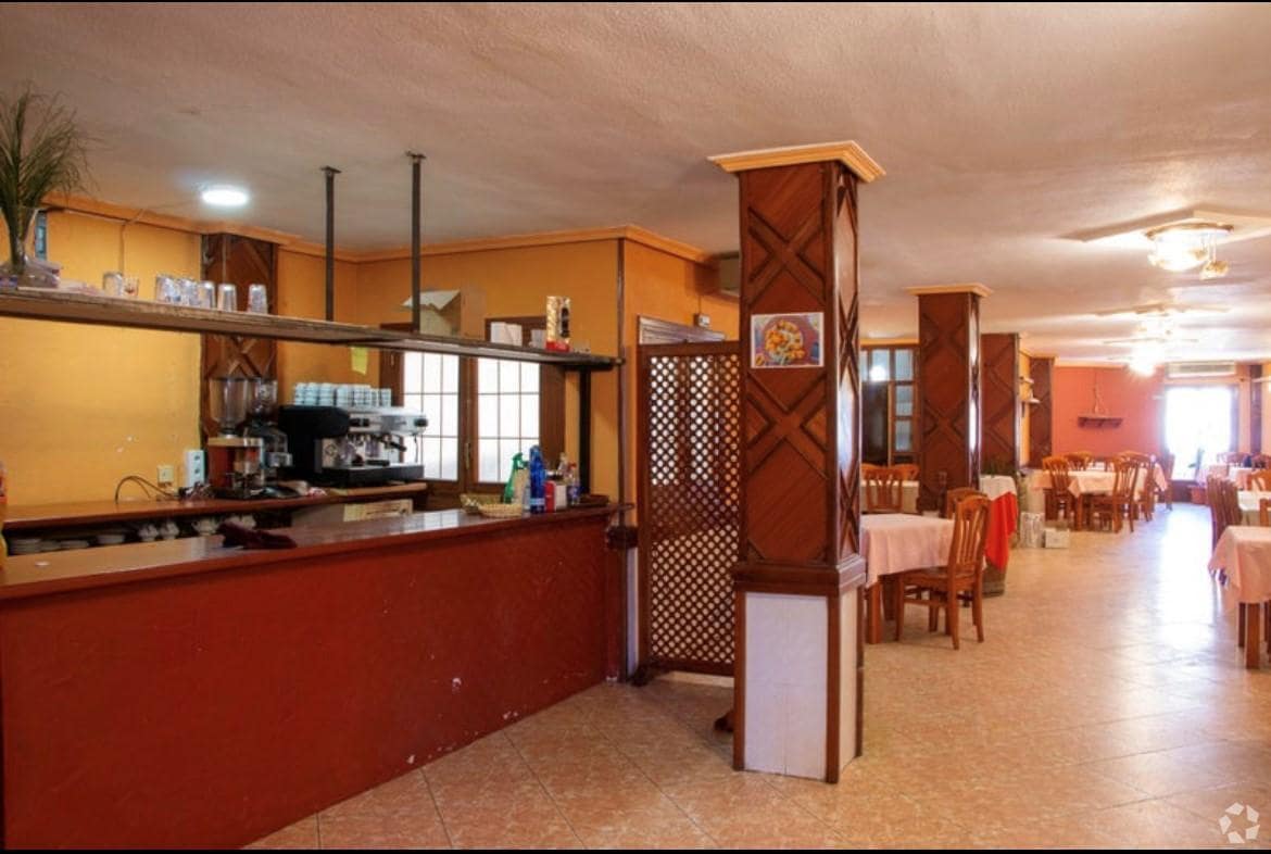Ayllón, SEG 40520 - Unit Local -  - Interior Photo - Image 2 of 17