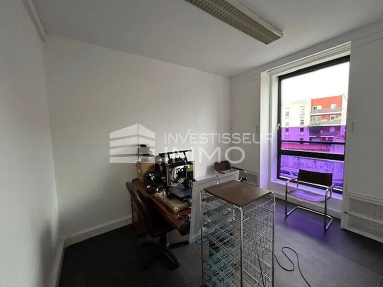 Office in Saint-Denis for sale - Interior Photo - Image 2 of 4