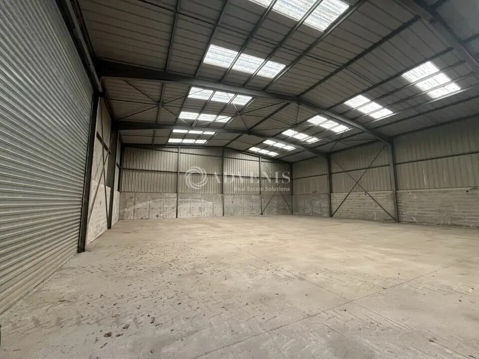 Location Local d'activités 486 m² - Photo 1