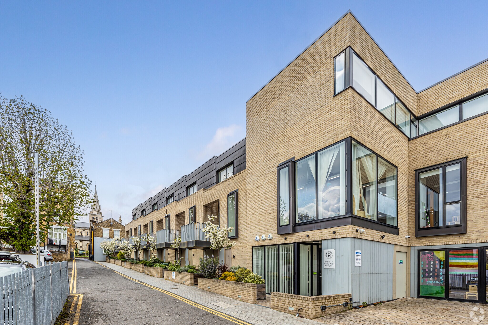 7-9 Melody Ln, London for sale Primary Photo- Image 1 of 1