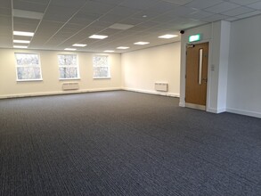 Hamilton St, Oldham to rent Interior Photo- Image 2 of 4
