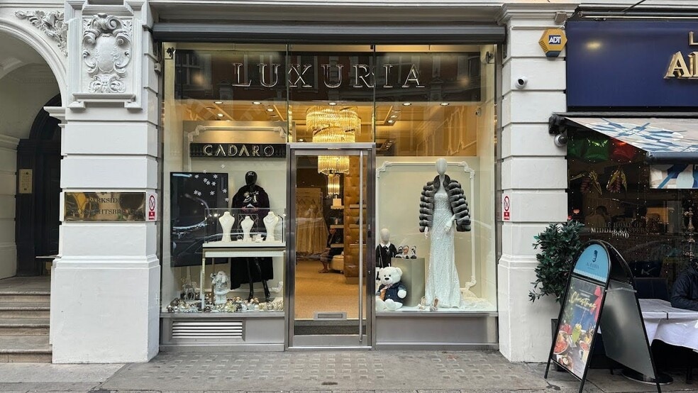 50 Knightsbridge, London to rent - Building Photo - Image 2 of 9