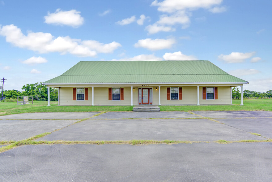 8458 FM 1960 Rd, Dayton, TX for sale - Building Photo - Image 1 of 1