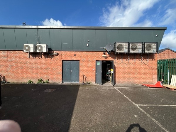 Birk Av, Barnsley to rent - Building Photo - Image 3 of 3