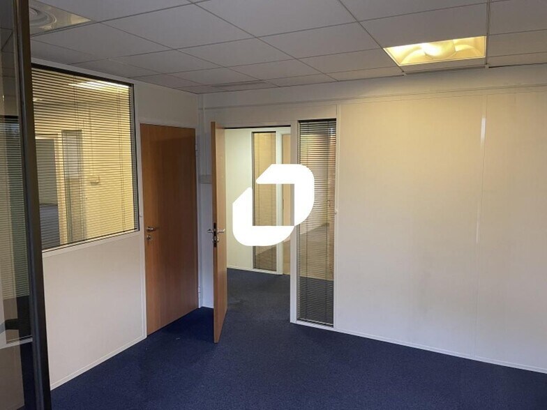Office in Boulogne-Billancourt to rent - Building Photo - Image 2 of 35