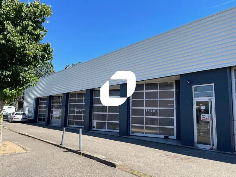 Industrial in Vénissieux to rent - Building Photo - Image 1 of 16