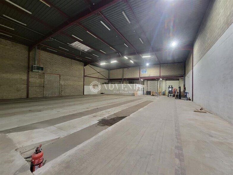 Industrial in Saint-Denis to rent - Building Photo - Image 3 of 9