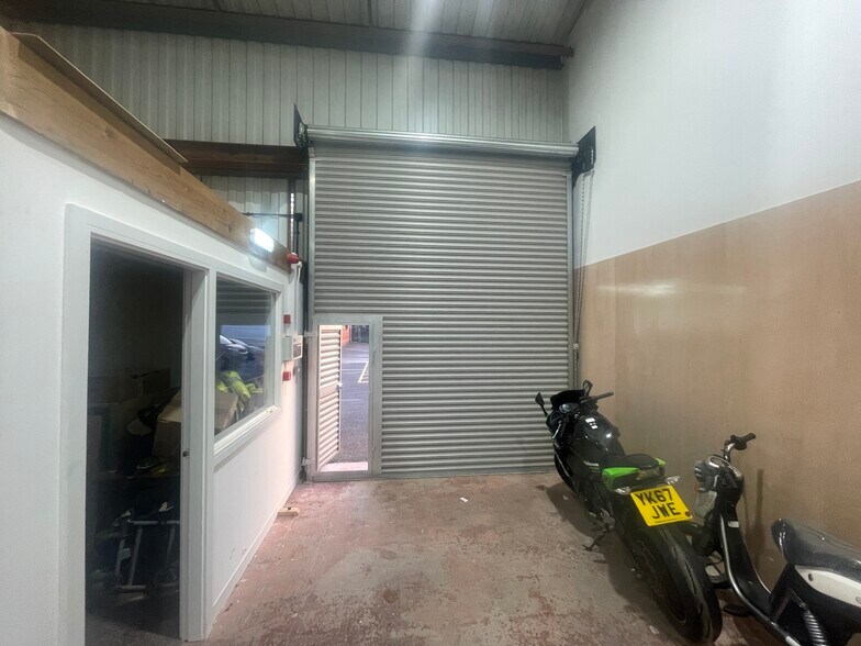 Unit 8B Brownhills Business Park, Canal Lane, Stoke On Trent to rent - Building Photo - Image 3 of 8