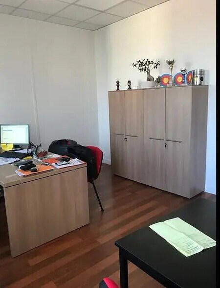 Office in Saint-Ouen-Sur-Seine to rent - Building Photo - Image 3 of 9