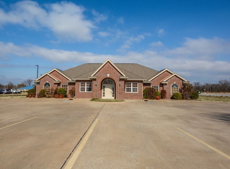 1120 Neo Loop, Grove, OK for sale - Primary Photo - Image 1 of 1