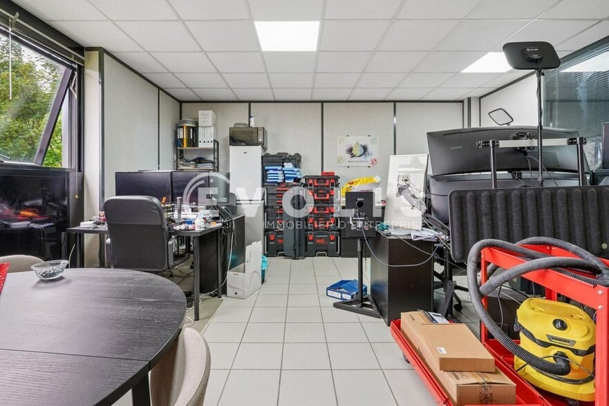 Office in Creteil to rent - Interior Photo - Image 2 of 7