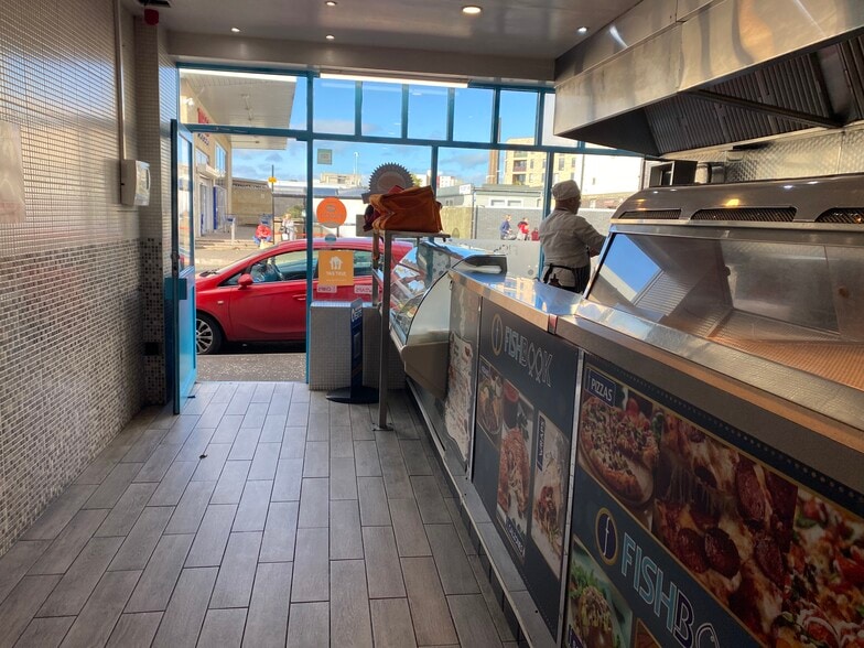 19 Carnegie Dr, Dunfermline for sale - Building Photo - Image 3 of 8