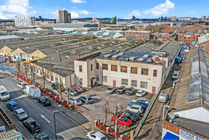 10-24 Standard Rd, London for rent - Primary Photo - Image 1 of 4