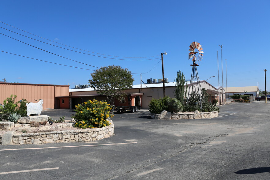 706 Knickerbocker Rd, San Angelo, TX for rent - Building Photo - Image 3 of 24