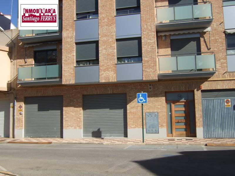 Retail in Almussafes, Valencia to rent Building Photo- Image 1 of 2