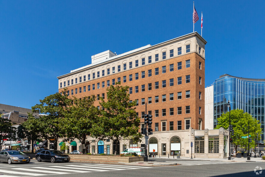 1301 Connecticut Ave NW, Washington, DC for rent - Building Photo - Image 1 of 11