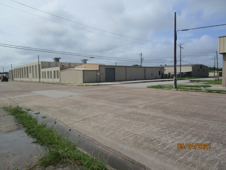 102 S Avenue A, Freeport, TX for sale - Building Photo - Image 3 of 25