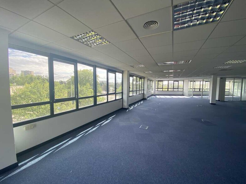 1 Chemin Jean-Marie Vianney, Écully to rent - Building Photo - Image 3 of 15