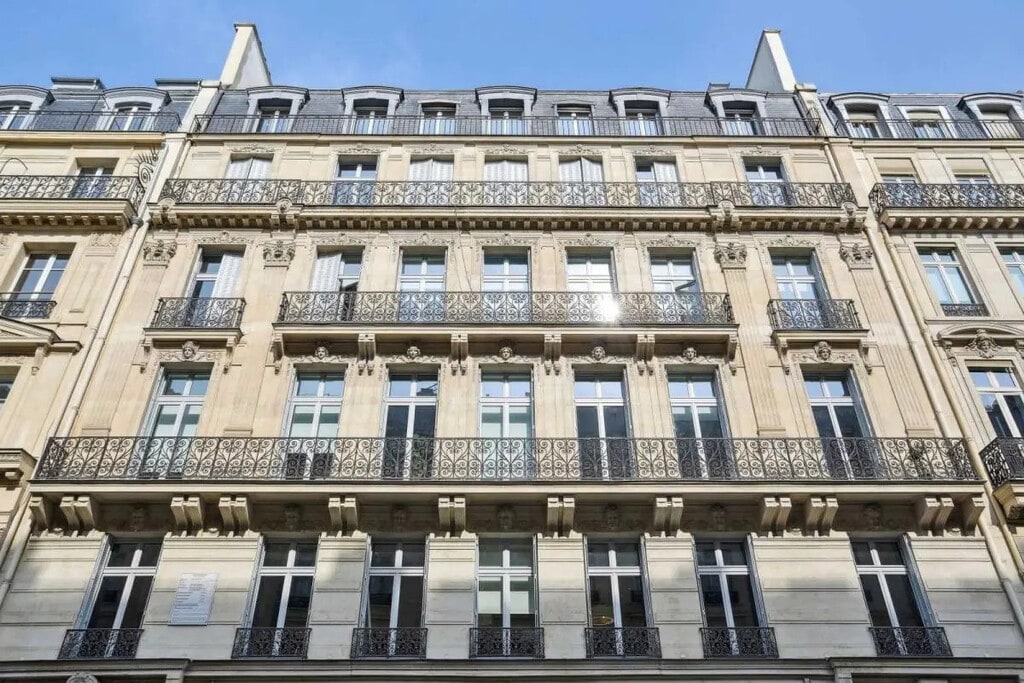 Location Bureaux 148 m² - Photo 1