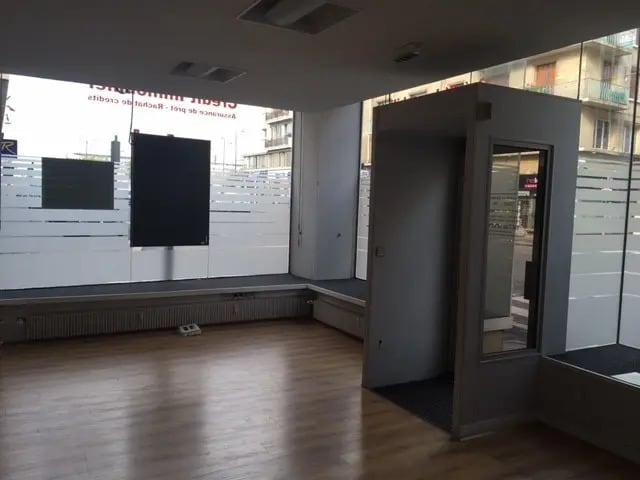 Location Commerce 155 m² - Photo 1