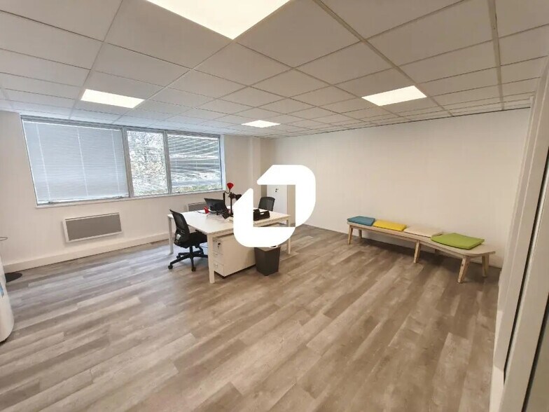 Office in Créteil to rent - Interior Photo - Image 2 of 10