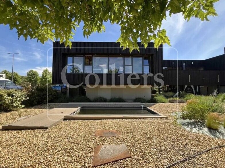 Office in Aix-en-Provence to rent - Building Photo - Image 1 of 4