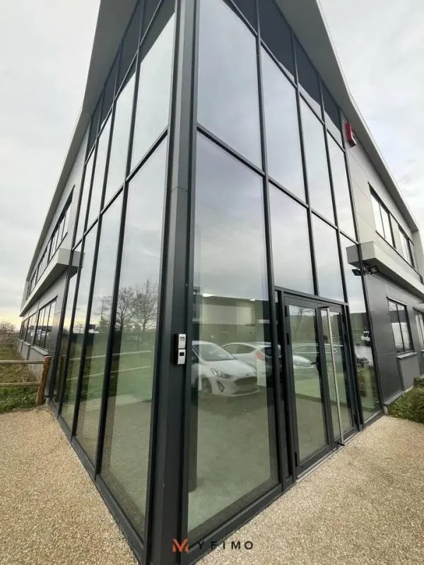 Location Bureaux 300 m² - Photo 1