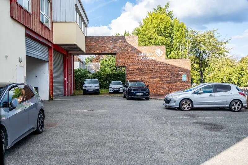 Light Industrial in Noisiel to rent - Building Photo - Image 3 of 6
