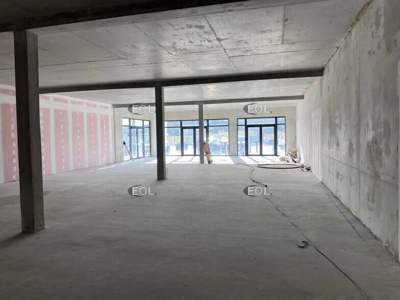 Office in Éguilles to rent - Building Photo - Image 2 of 5