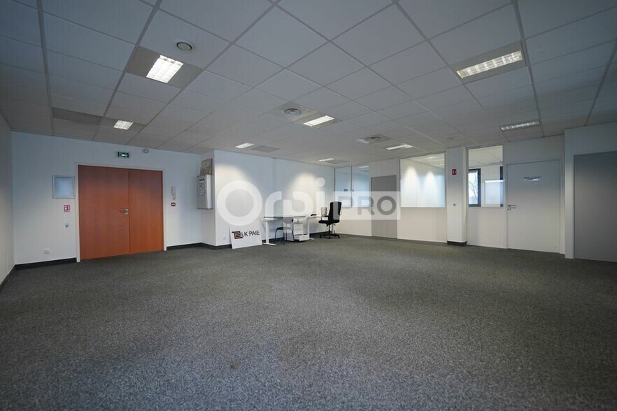1 Rue Monseigneur Ancel, Saint-Priest to rent - Building Photo - Image 2 of 12