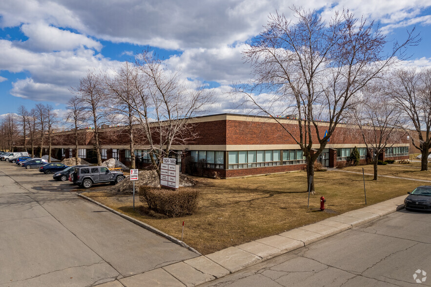 1624-1692 Ave 50th, Montréal, QC for rent - Building Photo - Image 1 of 6