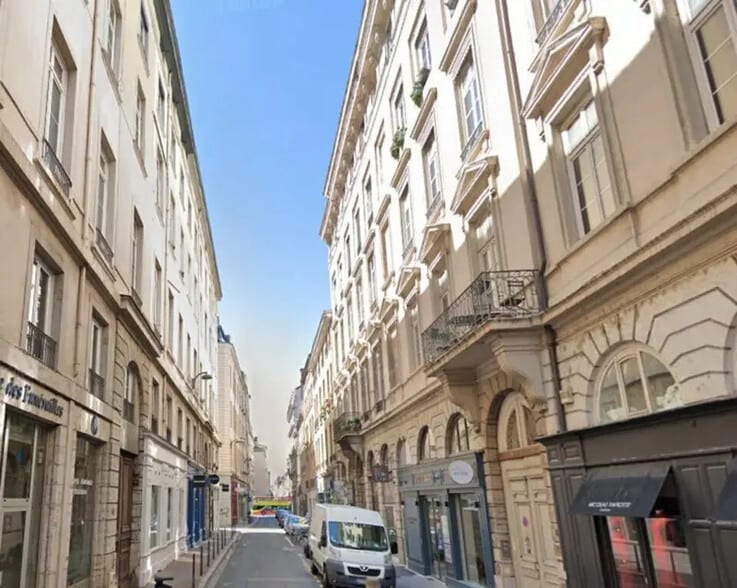 Office in Lyon to rent - Building Photo - Image 1 of 7