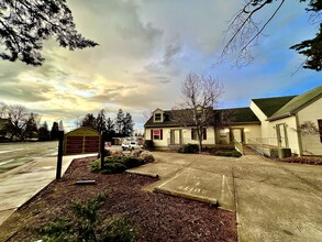 290 N Main St, Ashland, OR for rent Building Photo- Image 1 of 5