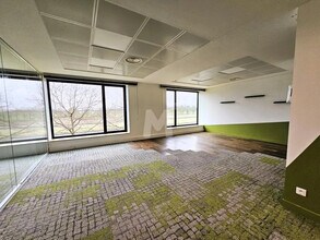 Office in Lieusaint to rent Interior Photo- Image 2 of 10