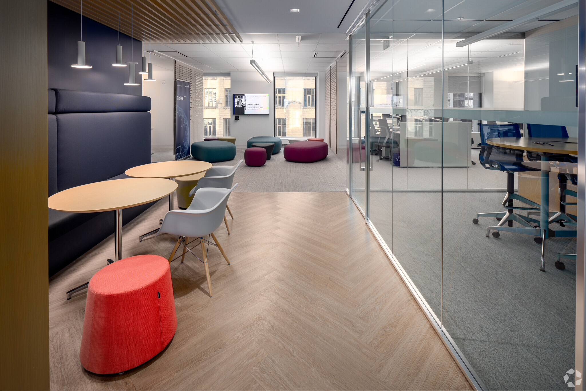 390 Bay St, Toronto, ON to rent Interior Photo- Image 1 of 4