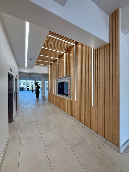 14500 N Northsight Blvd, Scottsdale, AZ to rent - Lobby - Image 2 of 6